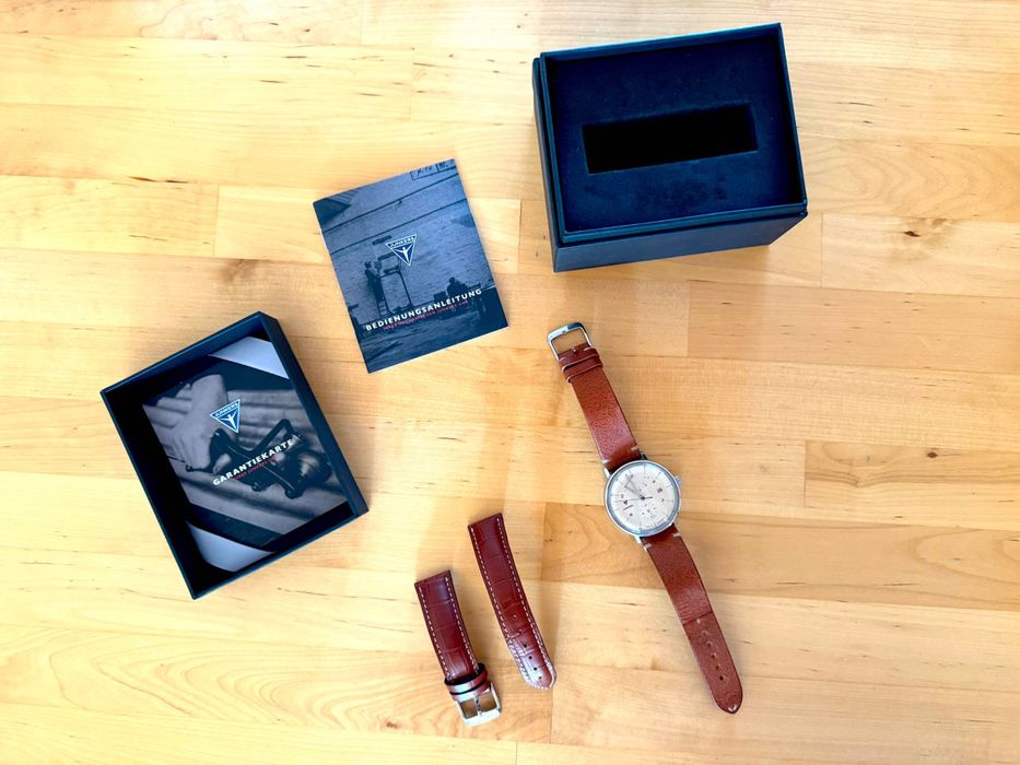 Класически автоматичен часовник JUNKERS Bauhaus Power Reserve (41 мм)