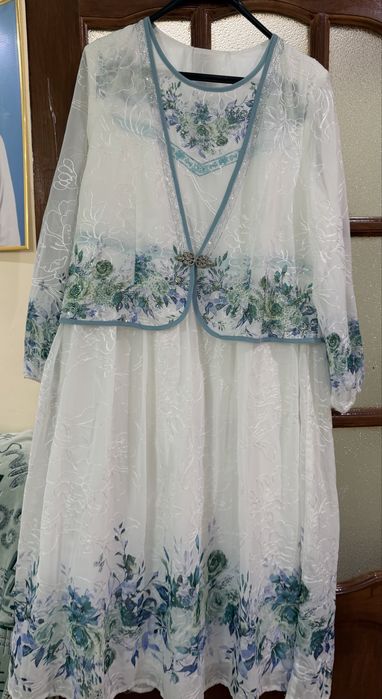 Продам женские платья