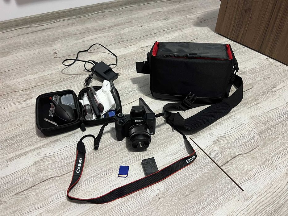 Canon EOS M50 Mark II + obiectiv EF-M 15-45mm – stare excelentă