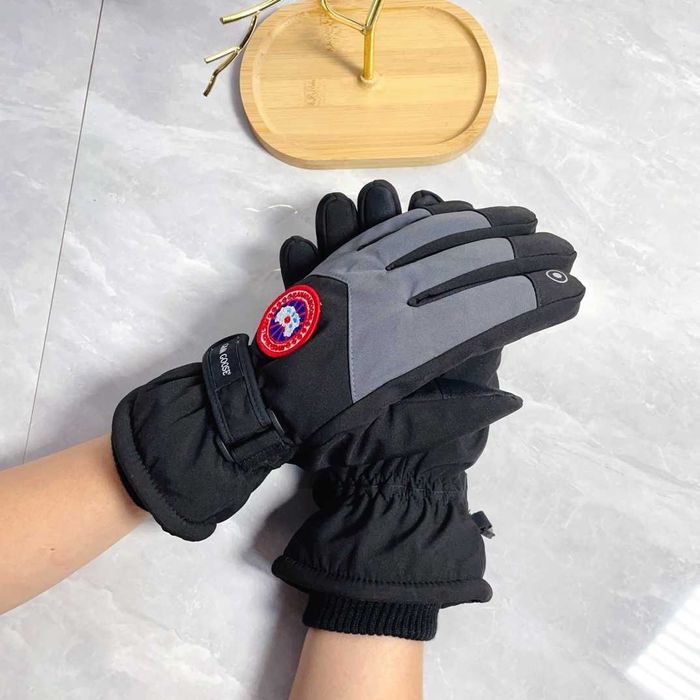 Aduc pe comanda Manusi CANADA GOOSE orice model