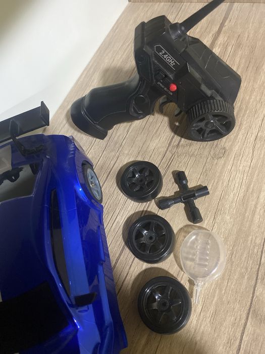 Радиоуправляемая машинка