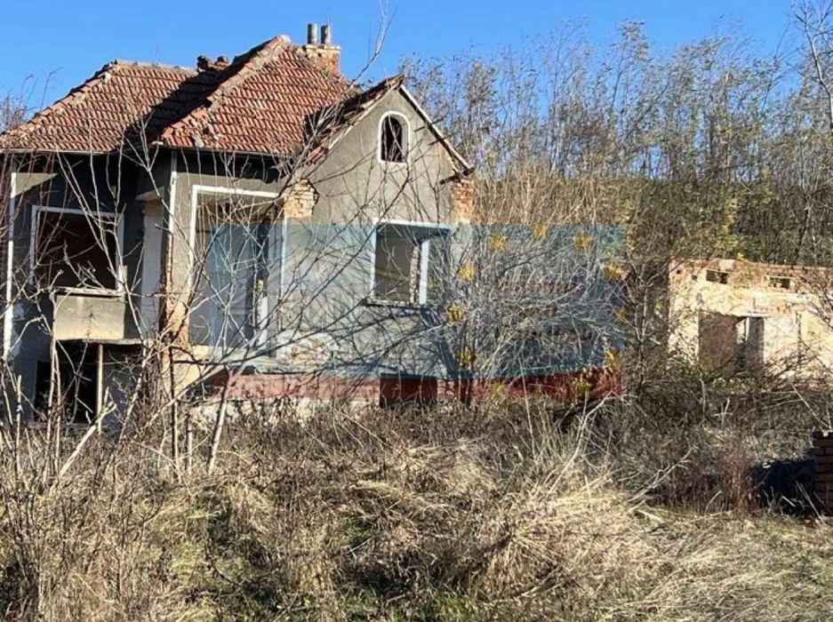 Къща за събаряне с голям двор - 1,7 дка
