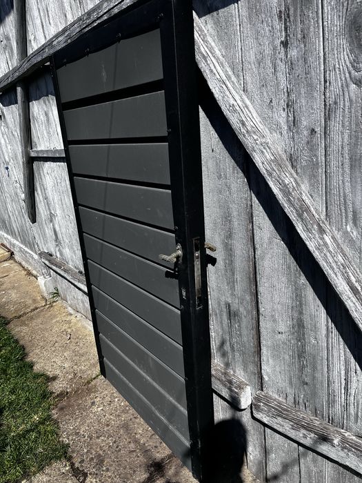 Vand poarta structura fier si invelita in tabla