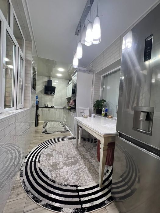 Sebzor Taxtapul 4 hona 1 etaj 120 kv alohida hovlisi bor