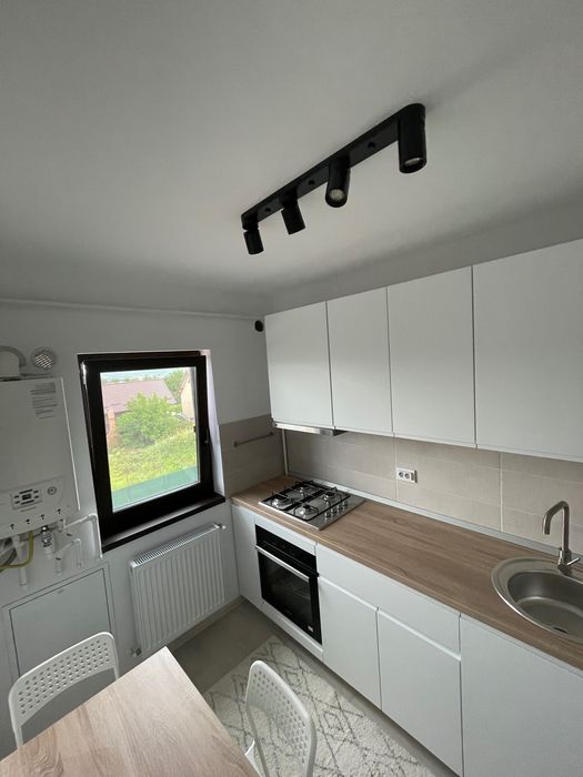 Inchiriez apartament 3 camere ,Valea Lupului