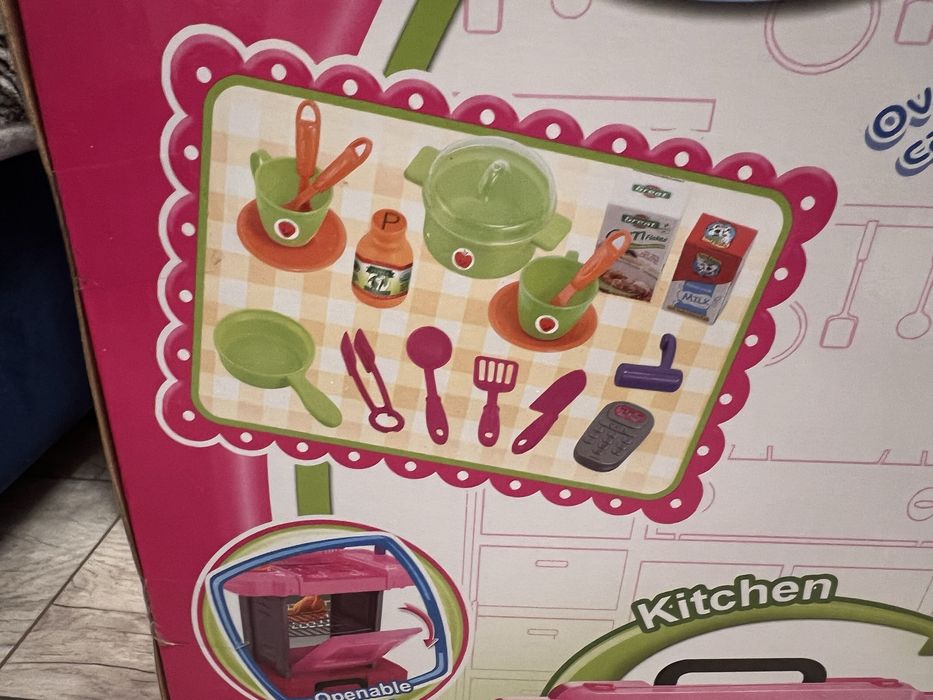 Детская игрушечная кухня