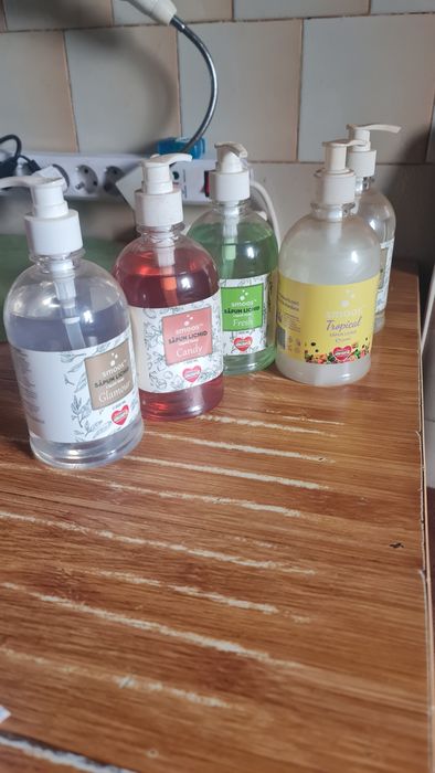 Ceara de albine 98% puritate ,sapun lichid si solid. Pret 38 lei /