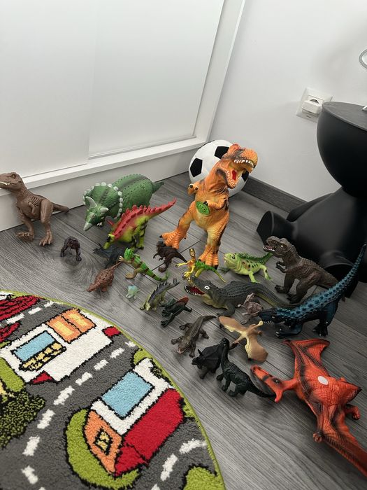 Dinozauri jucarii