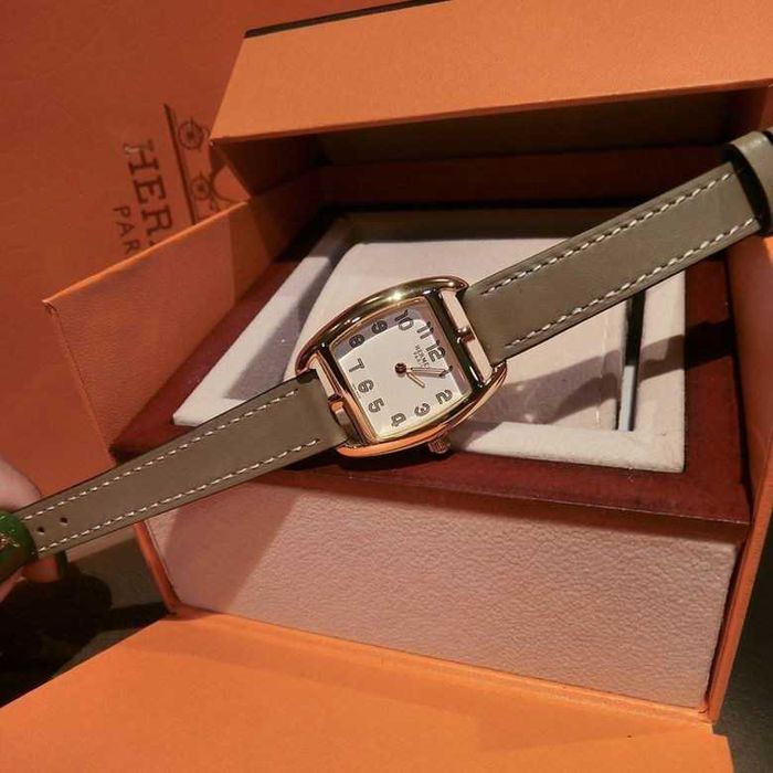 Дамски часовник Hermes Cape Cod с кварцов механизъм