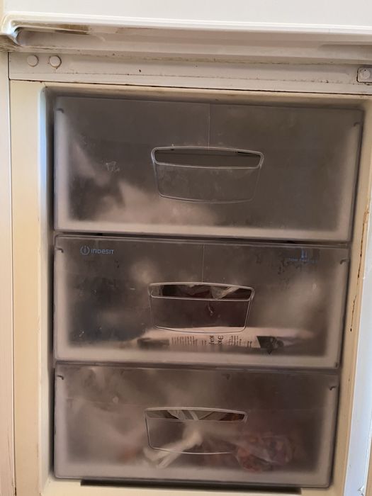 Холодильник indesit в отличном состояний