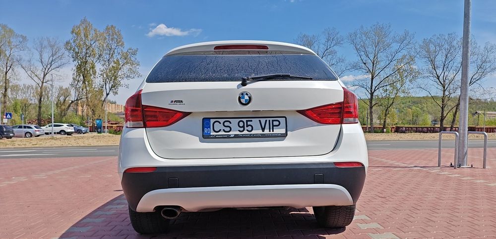 Persoană fizică vând  BMW X1  2.0l diesel, fiscal, masina de familie foarte bine întreținută și curată, mașină de nefumători
