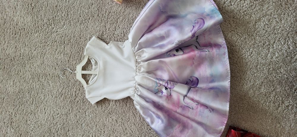 Прекрасни и стилни детски роклички HM.