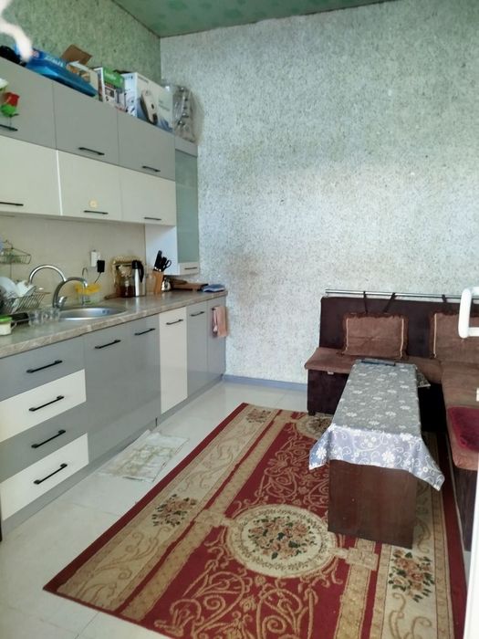 Xovli sotiladi 3 sotx 4 xona + Dõkon