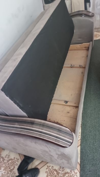 Диван  срочна сотилади