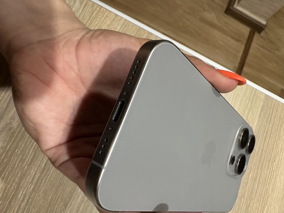 iPhone 15 Pro, Natural Titanium, като нов