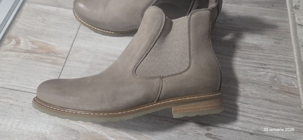 Ghete dama, noi din piele- Tamaris