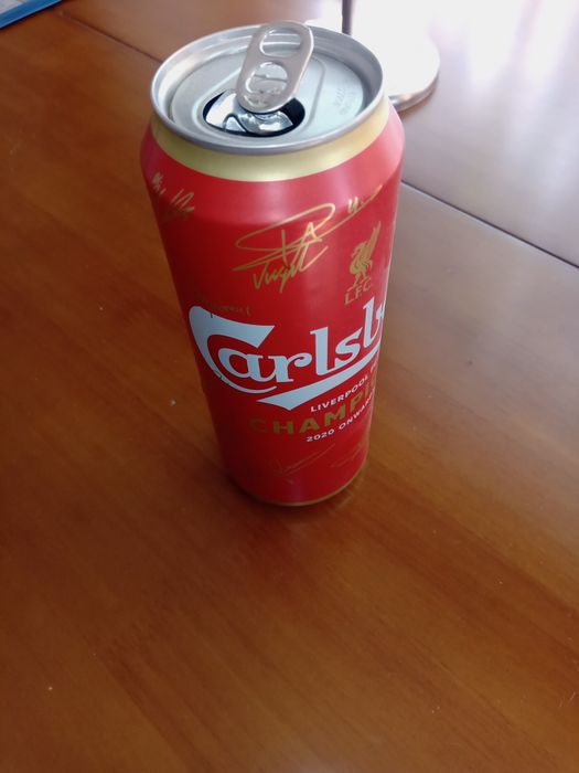 Продавам празни кенчета Carlsberg от шампионската година на Ливърпул.