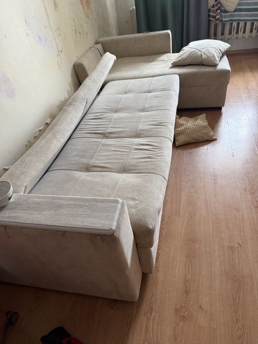 Продам диван купили год назад