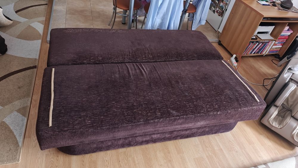 Canapea extensibila cu lada de depozitare