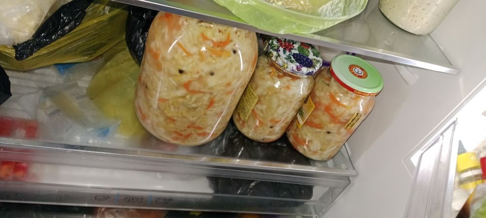 Квашенная капуста, домашние колбаса