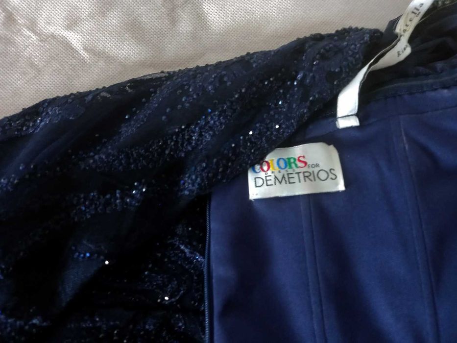 Елегантна дизайнерска вечерна рокля в тъмно синьо