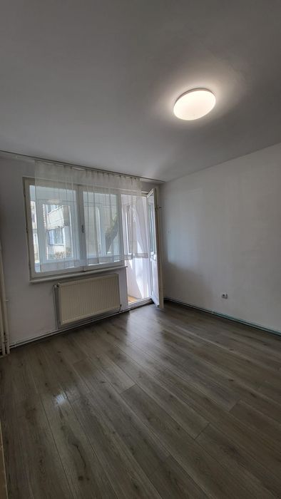 Apartament 3 camere de vânzare