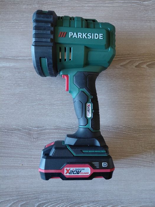 акумулаторен лед фенер Parkside с зарядно и батерия