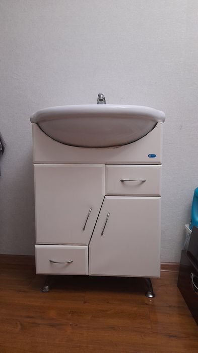 Думба с мойкой для ванной