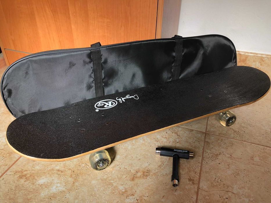 Skateboard cu husa RCO, 78,5 cm plus cheie reglaj; NOU