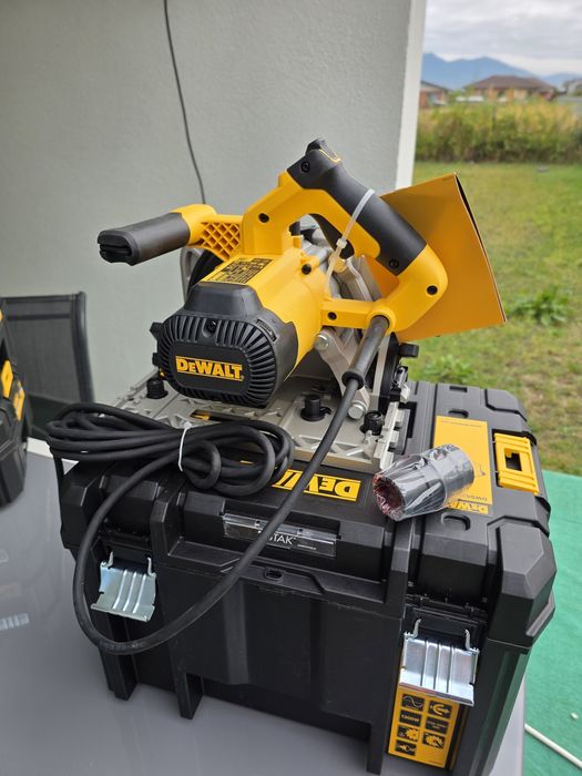 Fierastrau circular Dewalt DWS-520
