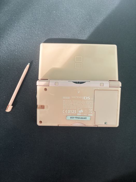 Nitendo Ds lite,perfect functional,cu 9 jocuri
