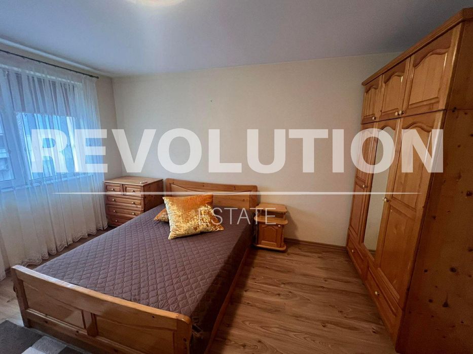 Тристаен апартамент в района на Цветен квартал!