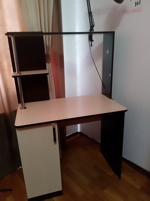 Продам стол      .