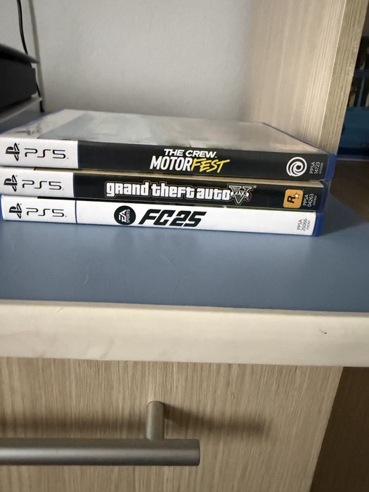 PS5 slim disc edition 1 TB cu doua manete si Fc26, forza horizon 5 si minecraft in varianta digitala plus jocurile din imagine