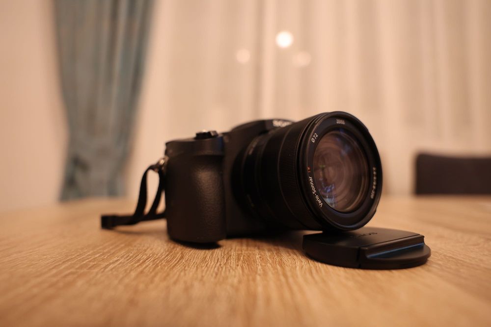 Sony RX10 Mark IV 4 IMPECABIL ZEISS Vario-Sonnar 24 - 600 mm F2.4-4 aparat foto profesional