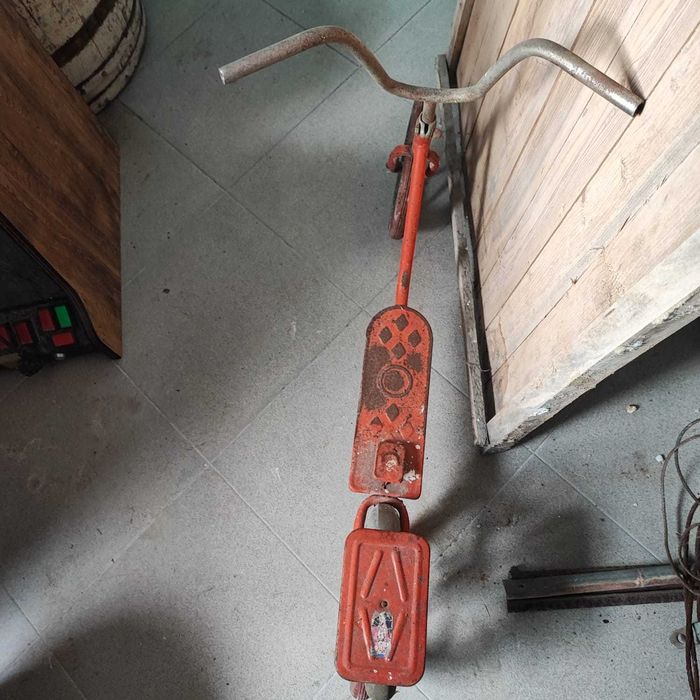 Стара ретро тротинетка