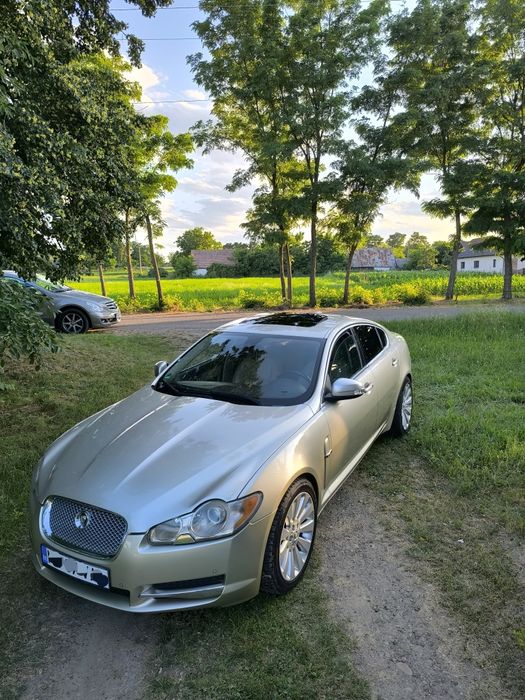 Vând sau Dezmembrez *Jaguar XF*