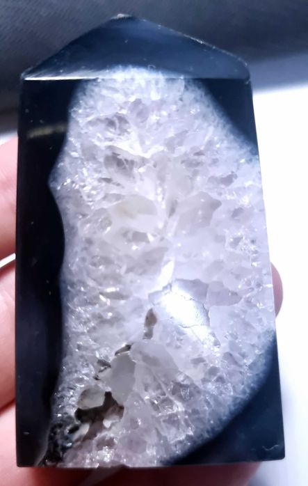 Turn din cristal natural Onyx Agat