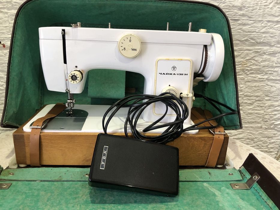 Продам швейную машинку Чайка-142М