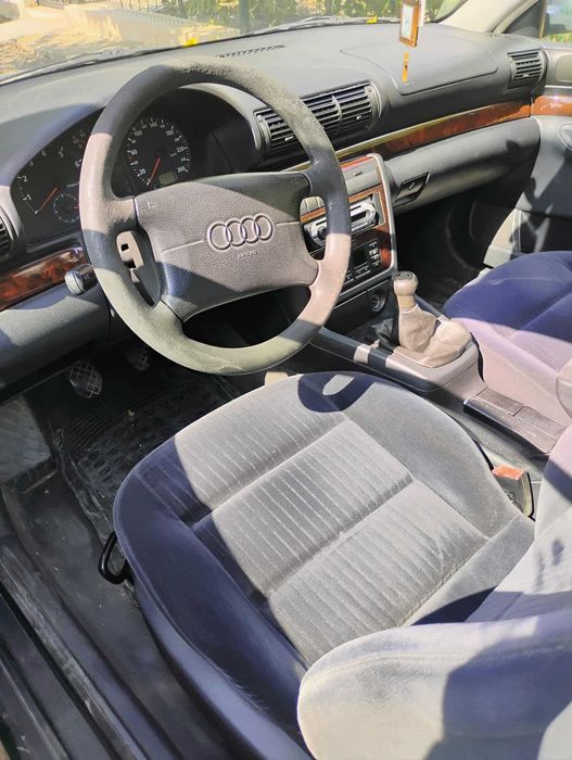 Audi A4 2.6 6-цилиндров двигател