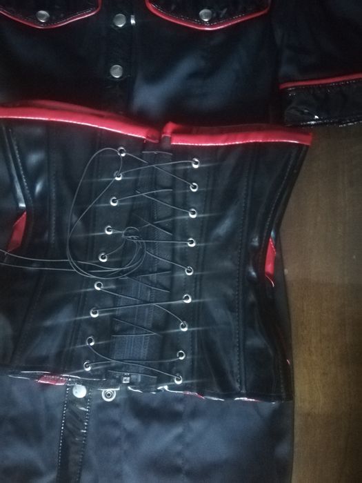 Готик лачен милитъри костюм