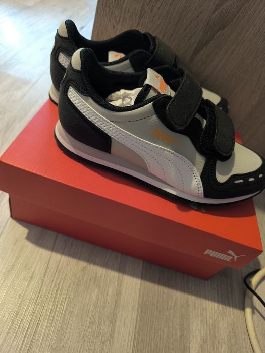 Чисто нови детски маратонки