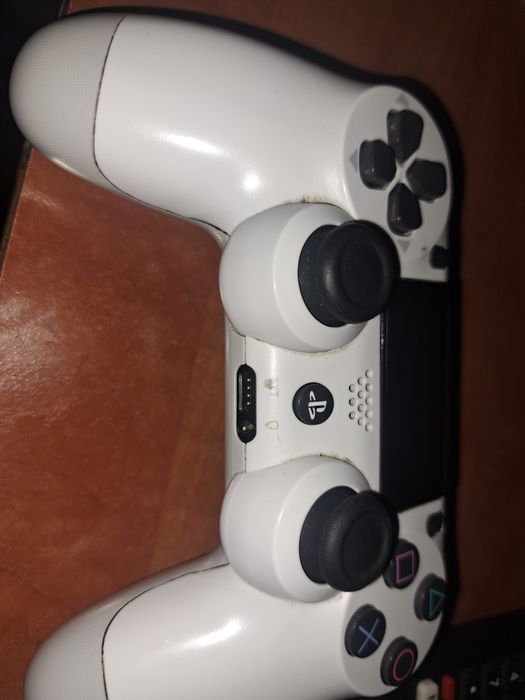 Dau la schimb ps4 pro cu jocuri,gta 5 ,rocket league,roblox,fortnite,red dead redemption 2,fifa 20,21,22 ,FC 24,25,26 ,goat simulator etc.
