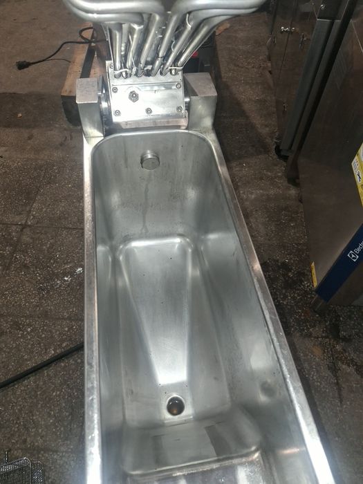 Фритюрник ELECTROLUX с филтрираща система  компактен