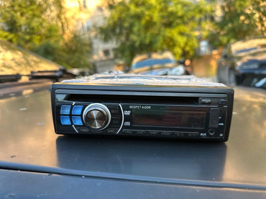 Автомагнитола в хорошем состоянии