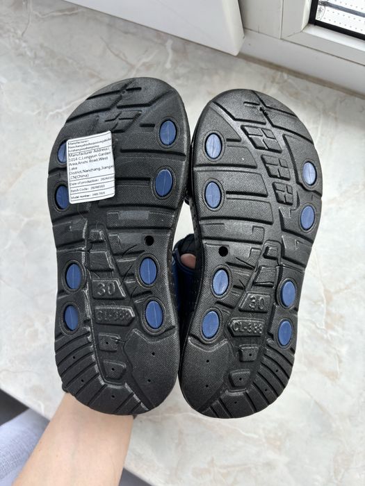 Продам детские сандалии новые