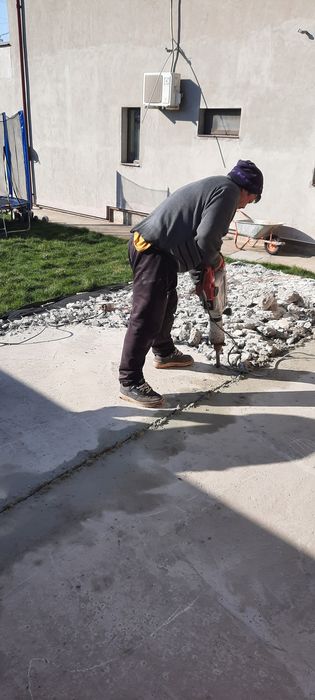 Debarasari locuințe transport moluz demolari