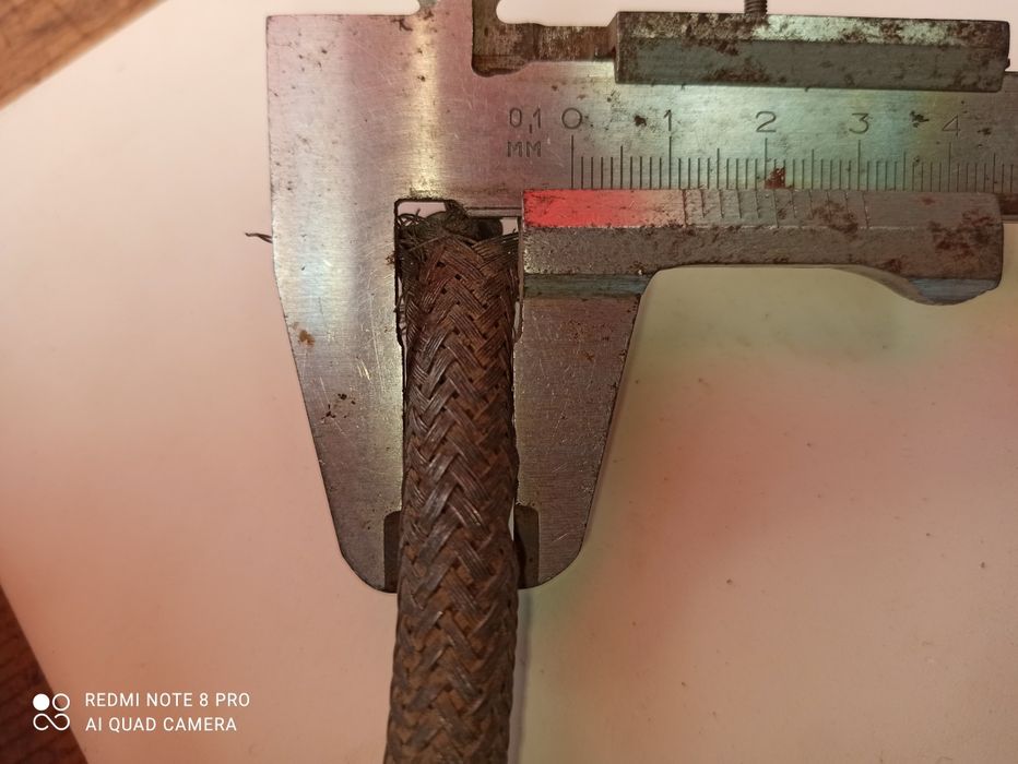 Авиационная, союзная, электропроводка в металлической оплётке.