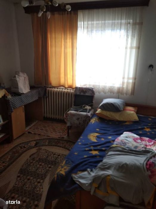 Apartament cu parcare, str. V. Gelu