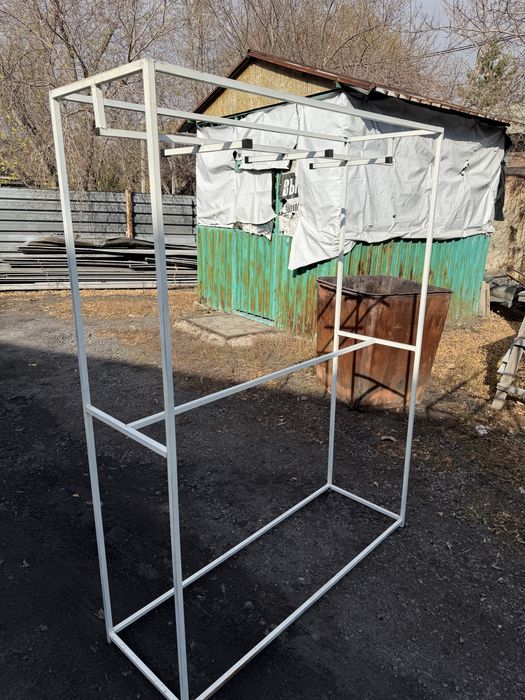 Полки для бутика